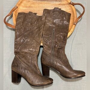 Frye Carson Mid Heel Tab Stone Color Leather Boots 6.5